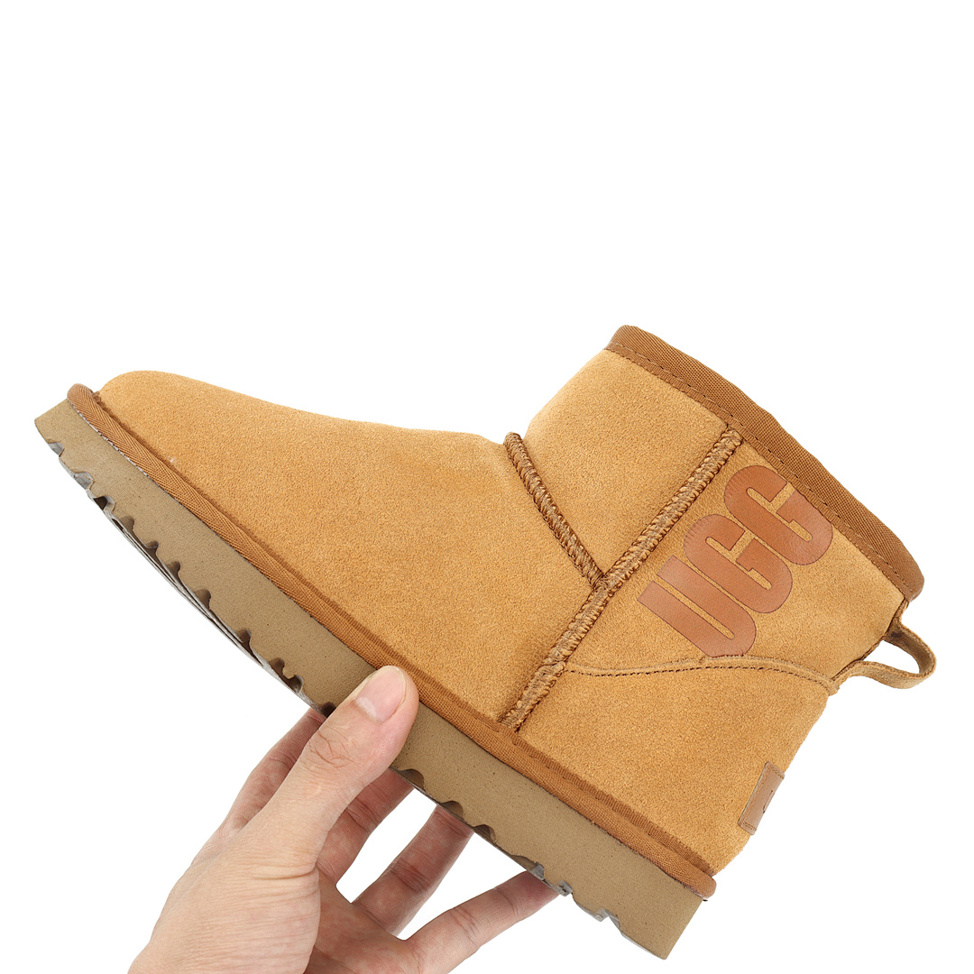 UGG Classic Mini Rubber Logo Boot · UU58544 — תמונה 7