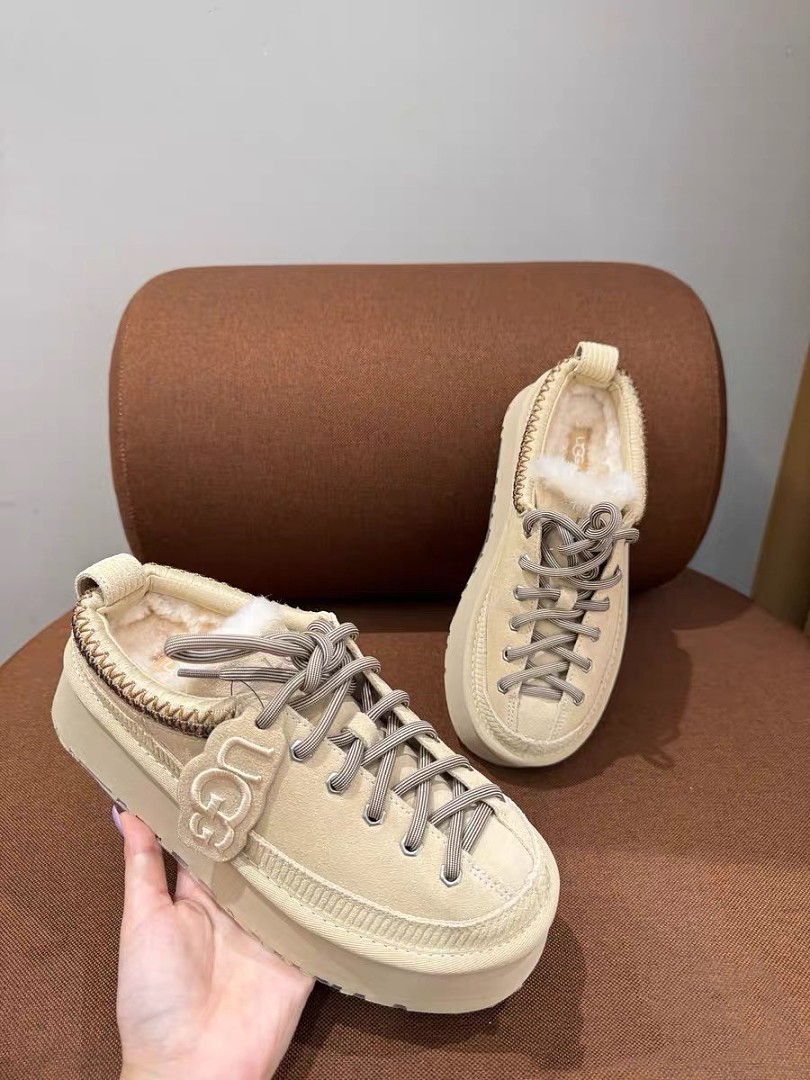 UGG Heritage Lace-Up Slipper · UU33551 — תמונה 19