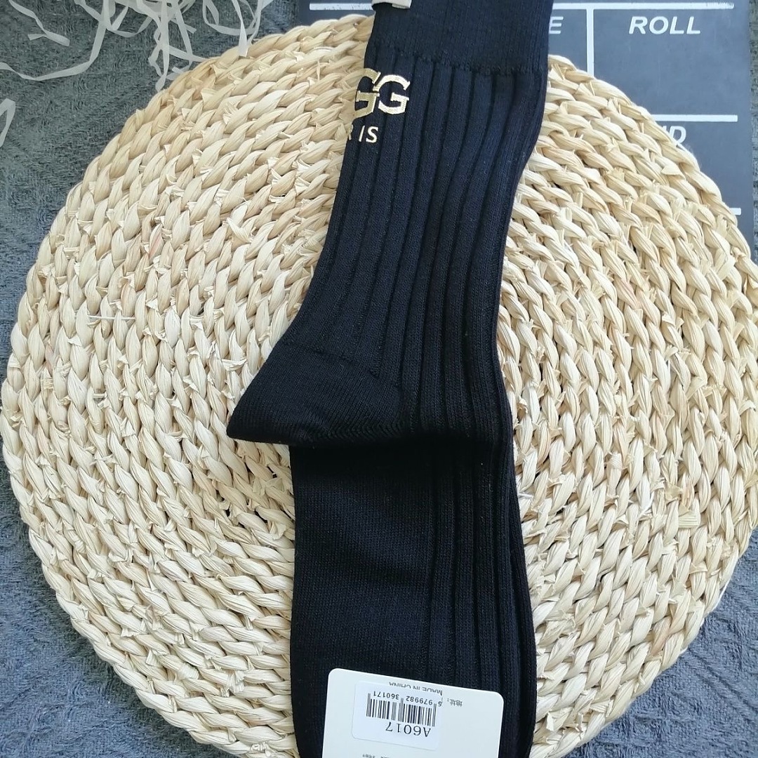 UGG Rib Knit Slouchy Crew Socks · WU32599 — תמונה 16