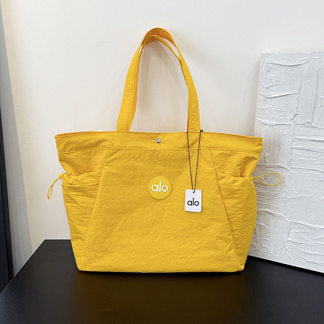 Alo Aura Universal Tote · WA57416 — תמונה 17