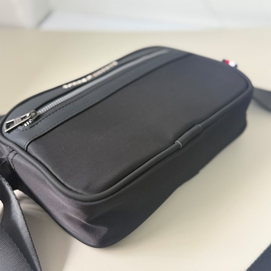 Tommy Hilfiger Metal Logo Crossbody Reporter Bag · WT24615 — תמונה 6