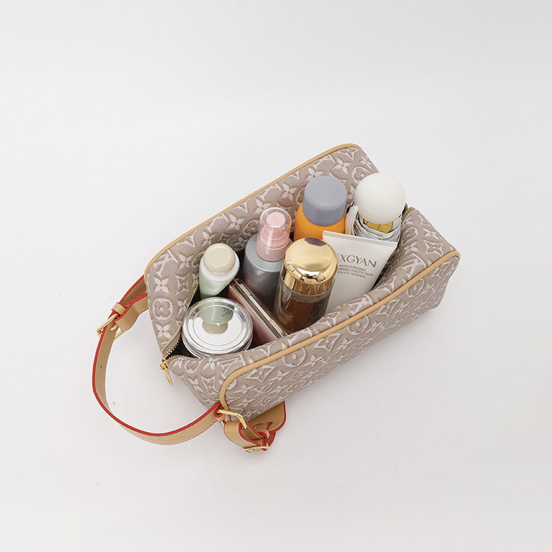 Louis Vuitton Pochette Cosmétique PM · EL6668 — תמונה 34