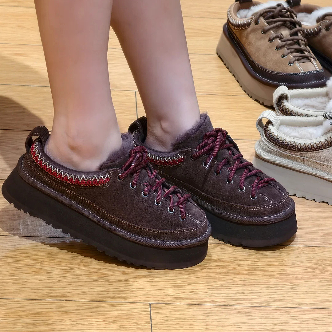 UGG Heritage Lace-Up Slipper · UU33551 — תמונה 29