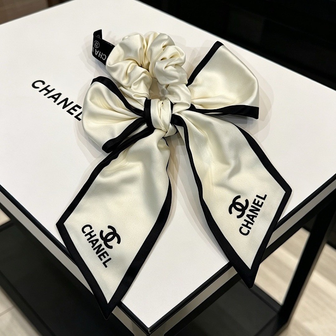 Chanel Silk Bow Hair Scrunchie · WC26989 — תמונה 2