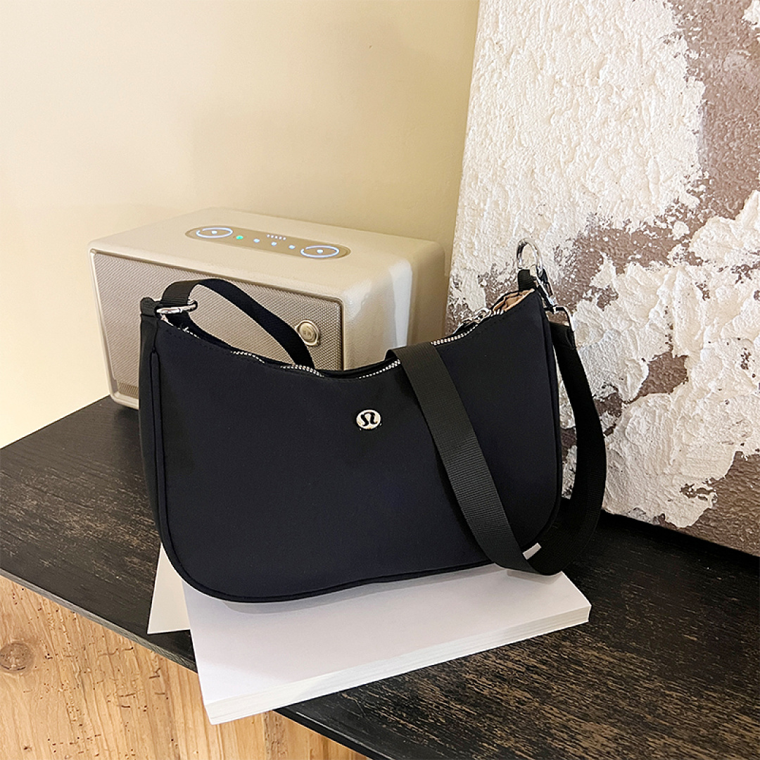 Lululemon City Essentials Shoulder Bag · DL9328 — תמונה 24