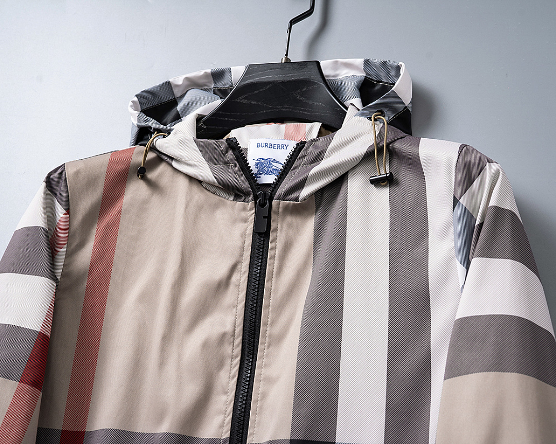 Burberry Reversible Check Newport Hooded Jacket · PB25073 — תמונה 14