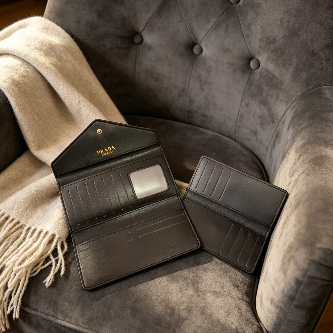 Prada Saffiano Leather Wallet · EH91826 — תמונה 7