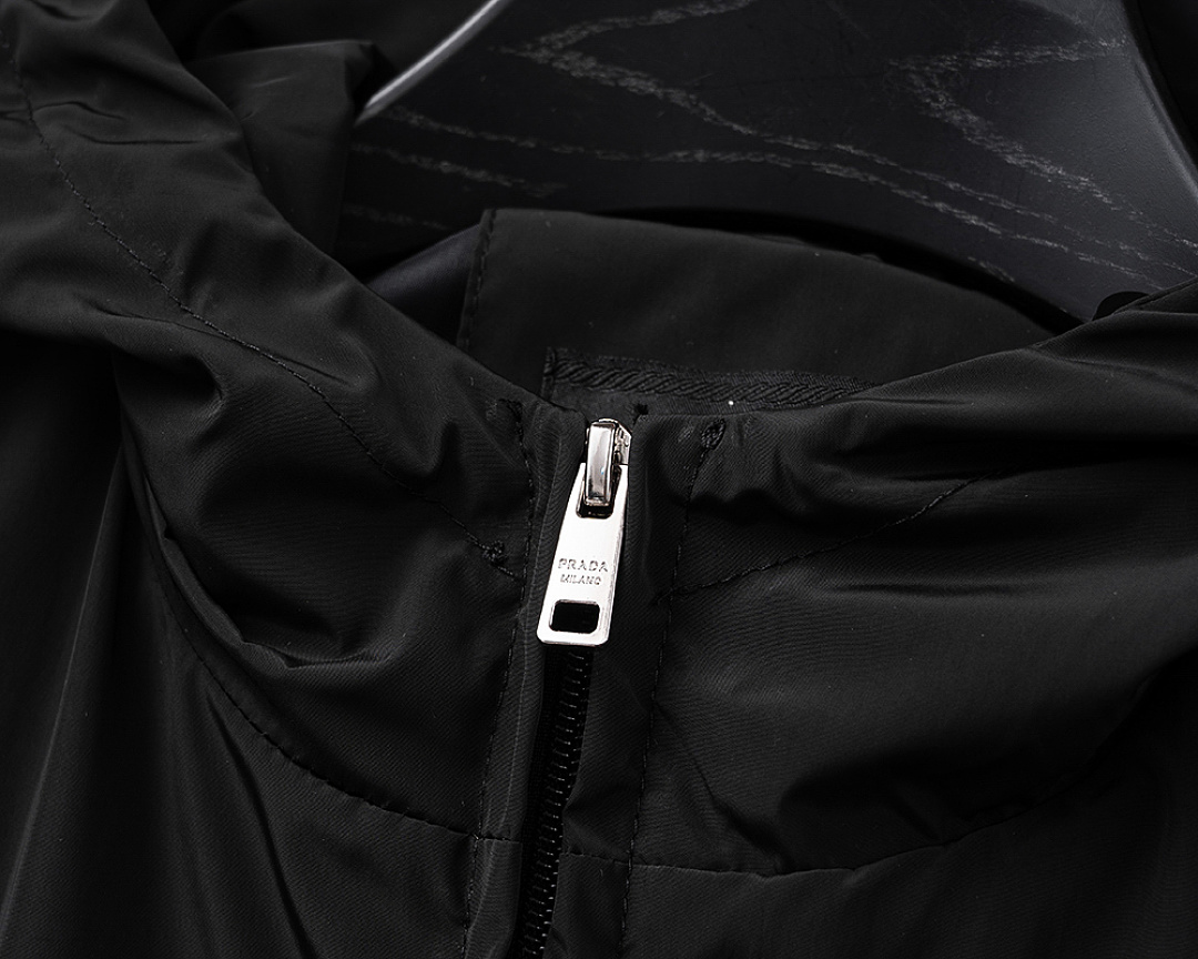 Prada Re-Nylon Hooded Jacket · PD25072 — תמונה 12