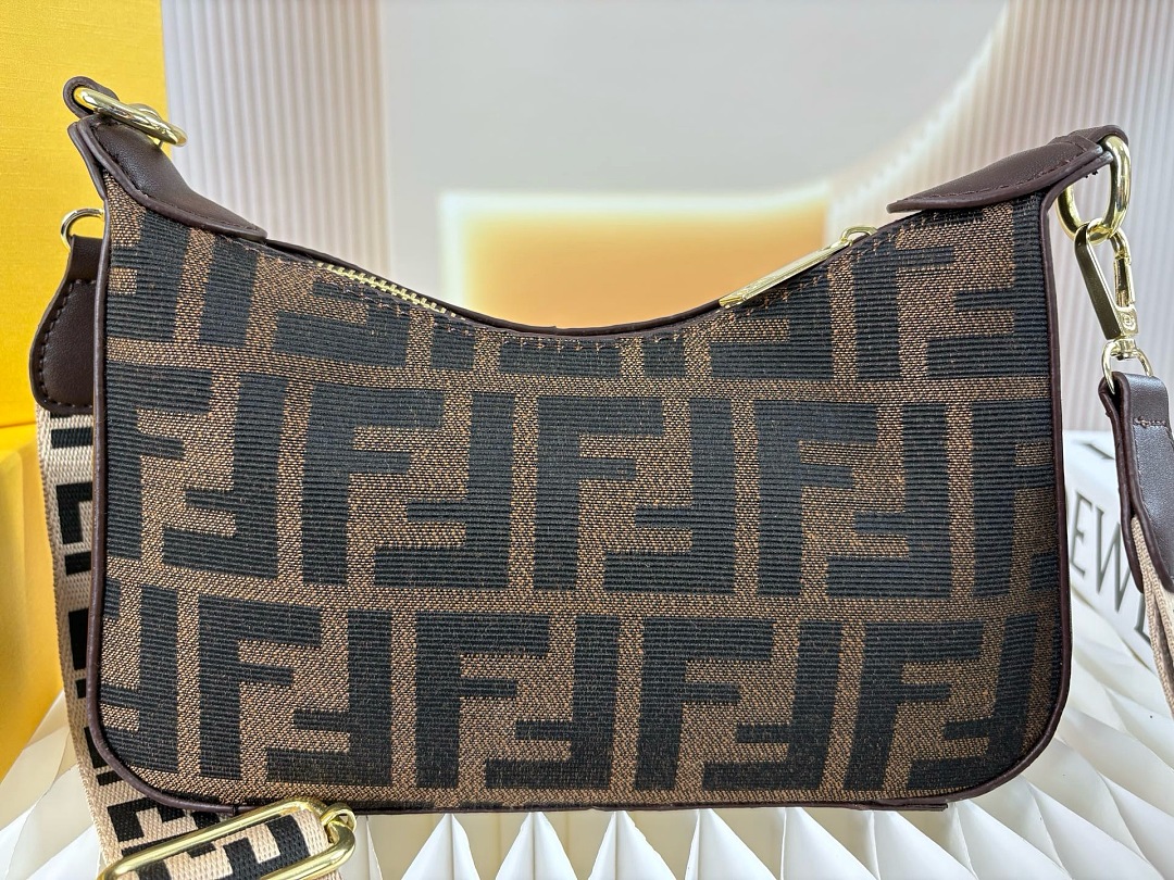 Fendi Baguette · EF88171 — תמונה 3