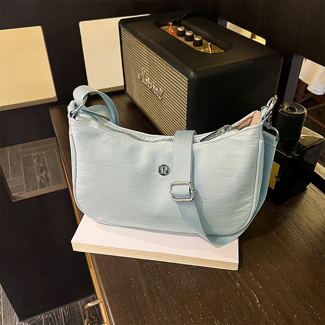 Lululemon City Essentials Shoulder Bag · DL9328 — תמונה 18