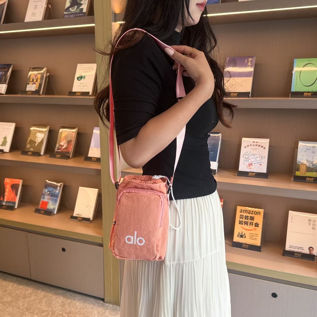 Alo Yoga Odyssey Sling Bag · EA5113 — תמונה 15