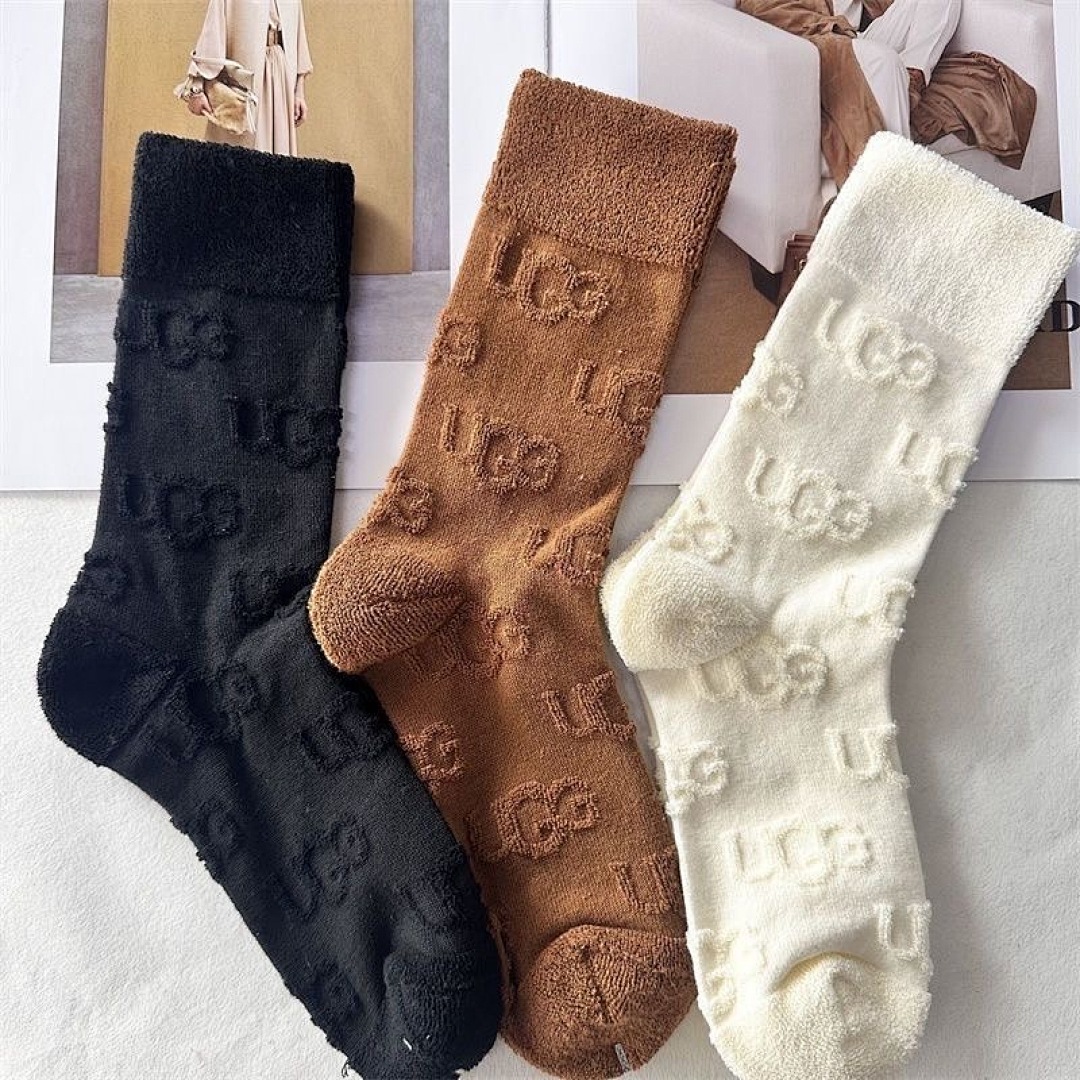 UGG Classic Crew Socks · WU35688
