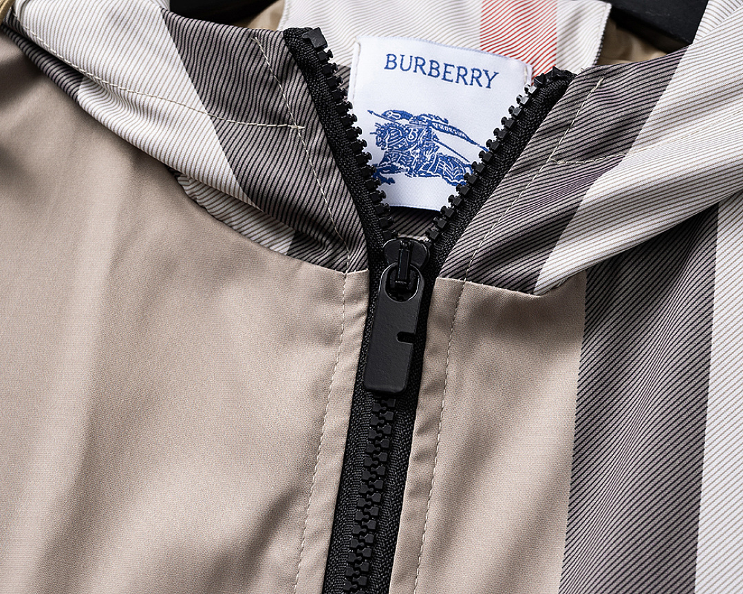 Burberry Reversible Check Newport Hooded Jacket · PB25073 — תמונה 11
