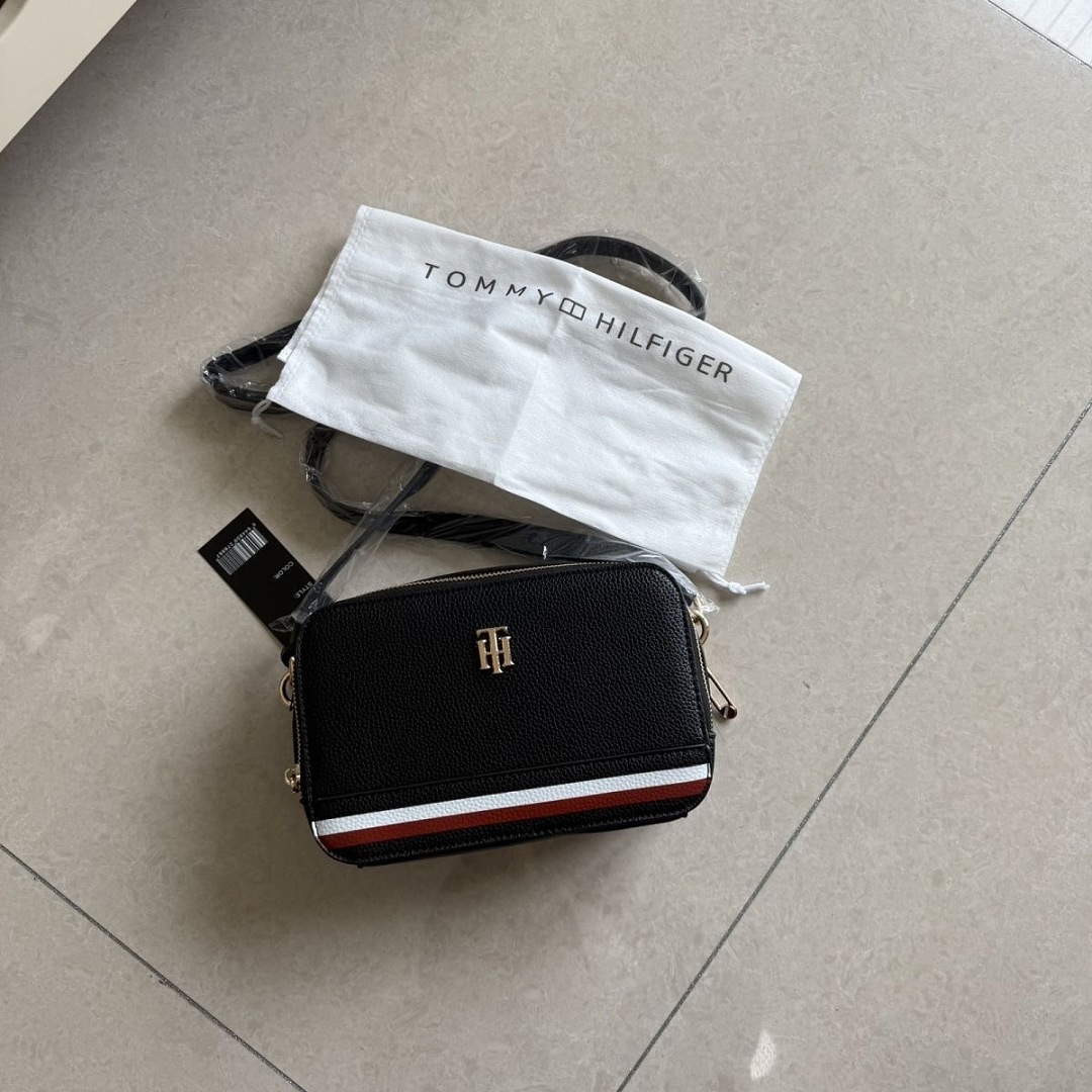 Tommy Hilfiger Signature Stripe Crossbody Bag · WT56241 — תמונה 16