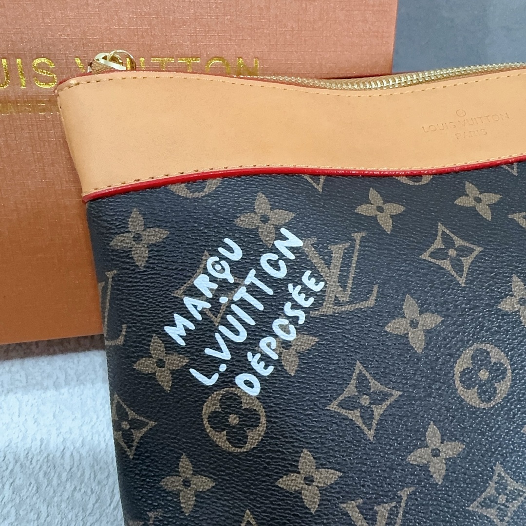Louis Vuitton Pochette Voyage Souple · EL8860 — תמונה 8