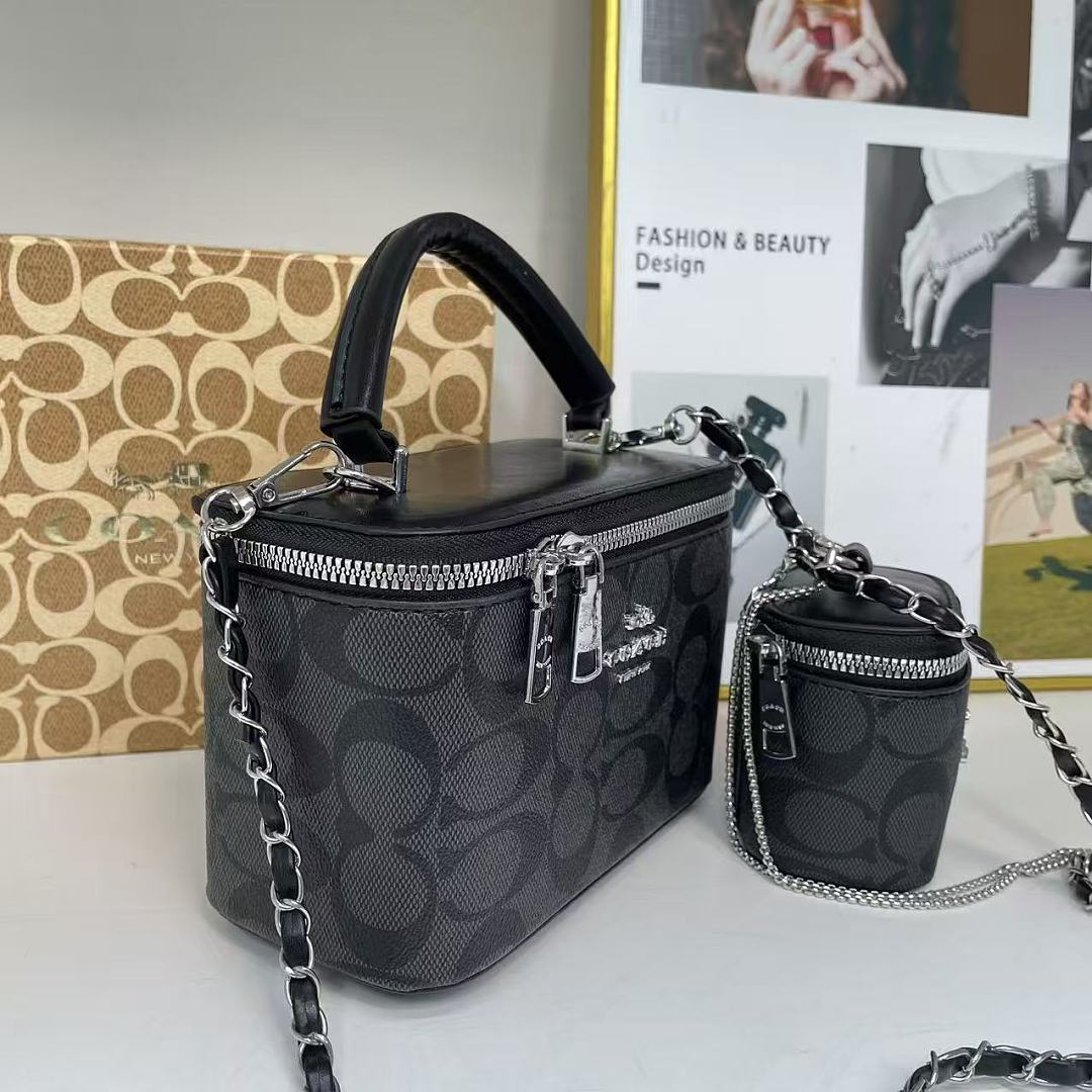 Coach Cosmetic Case In Signature Canvas · EC2092 — תמונה 13