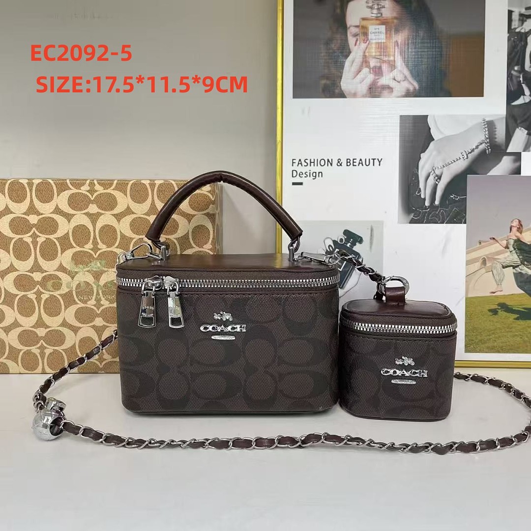 Coach Cosmetic Case In Signature Canvas · EC2092 — תמונה 3
