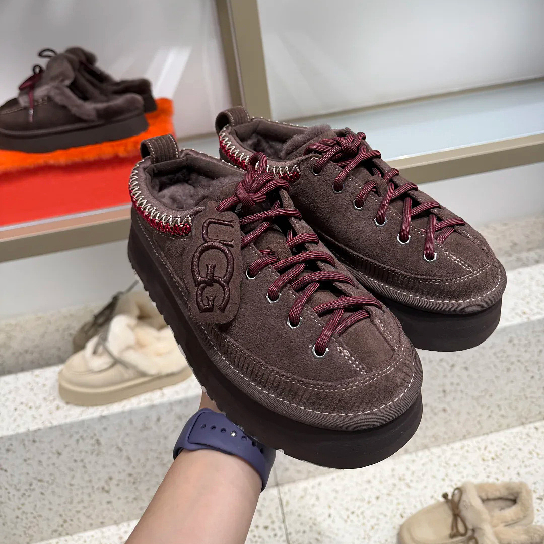 UGG Heritage Lace-Up Slipper · UU33551 — תמונה 24