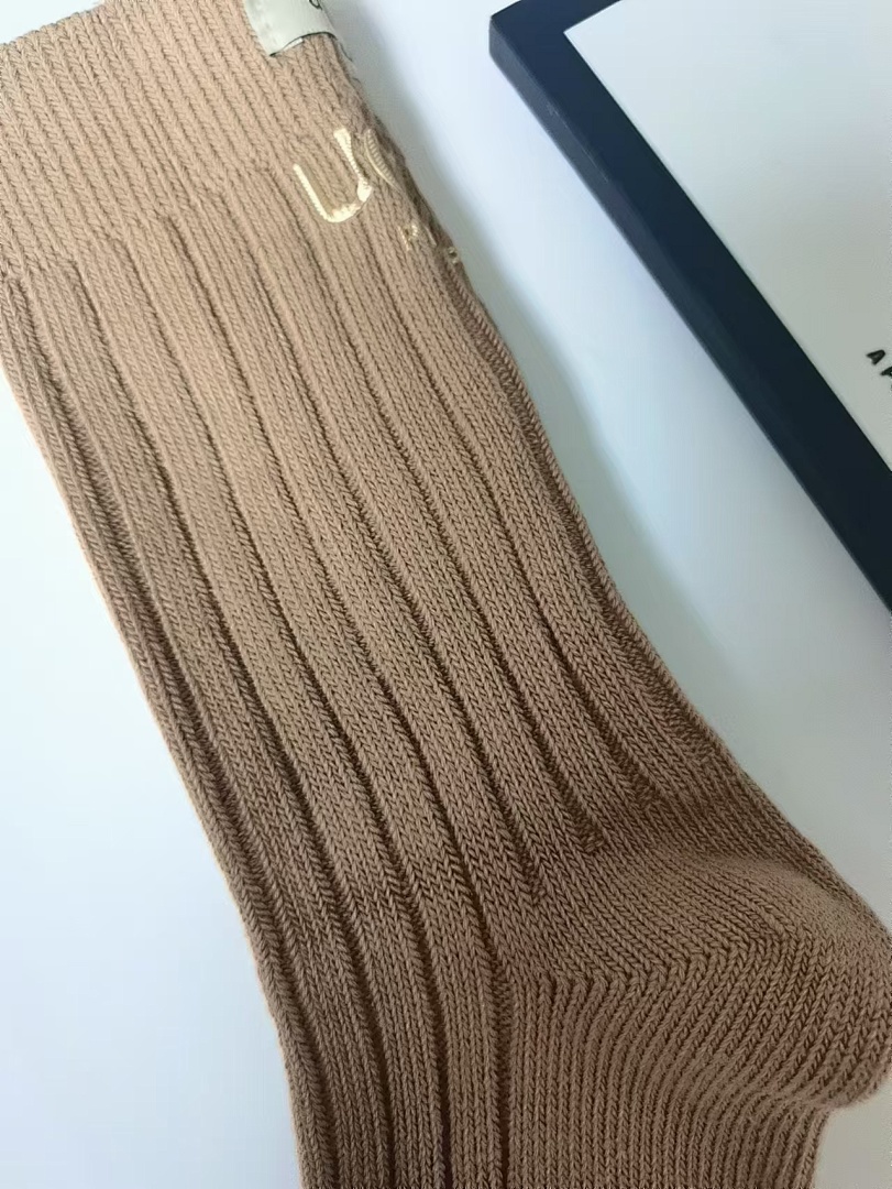 UGG Rib Knit Slouchy Crew Socks · WU32599 — תמונה 8