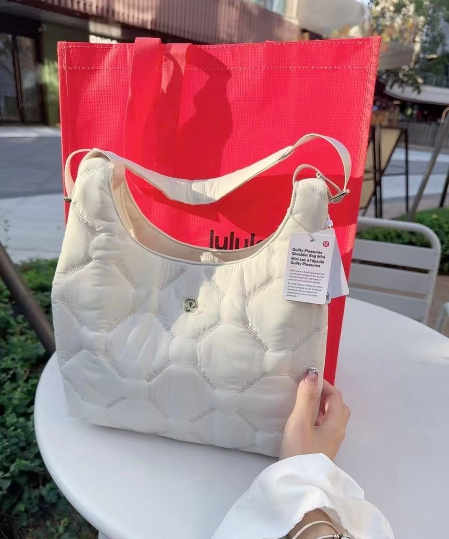 Lululemon Quilty Pleasures Shoulder Bag Mini · DL9339 — תמונה 18