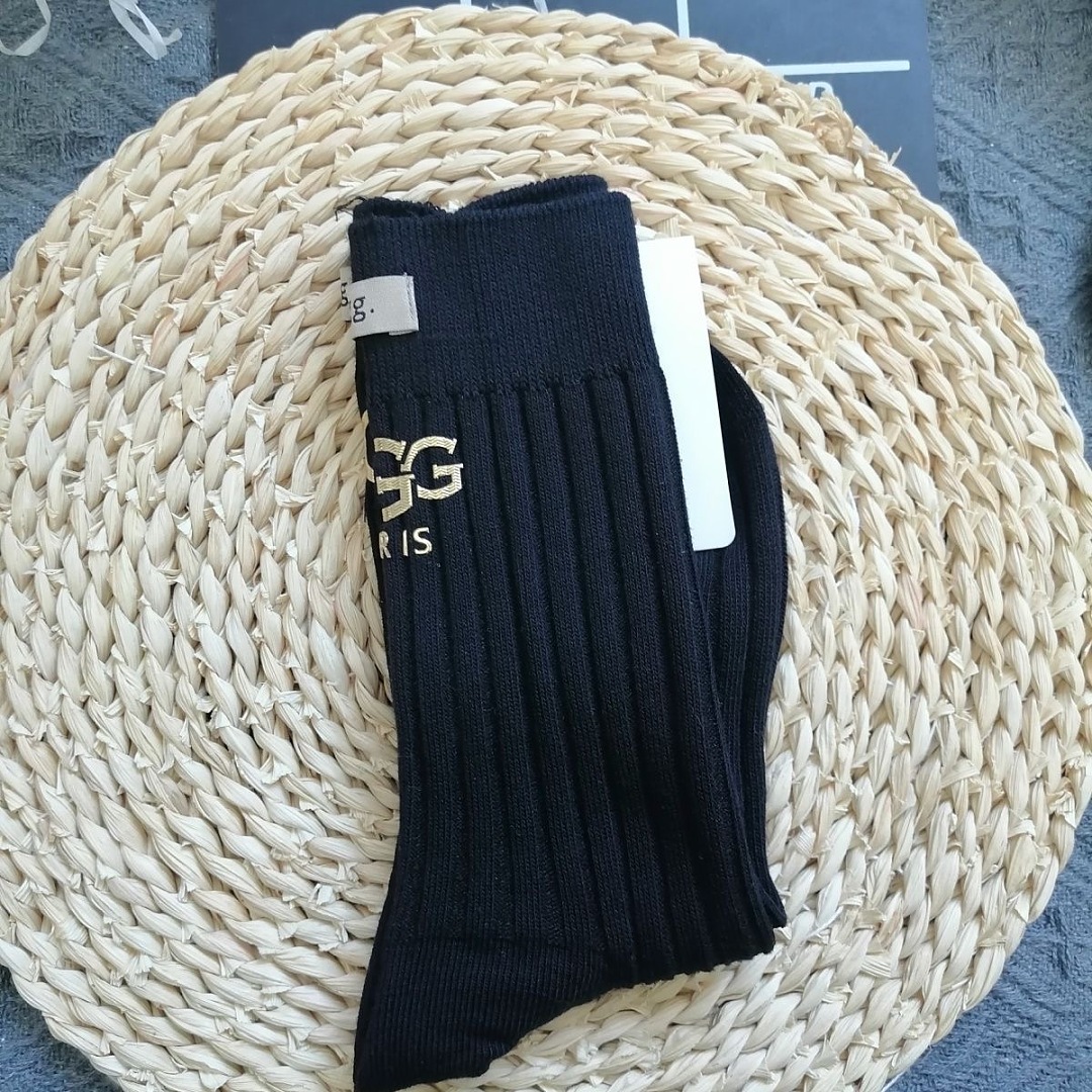 UGG Rib Knit Slouchy Crew Socks · WU32599 — תמונה 15