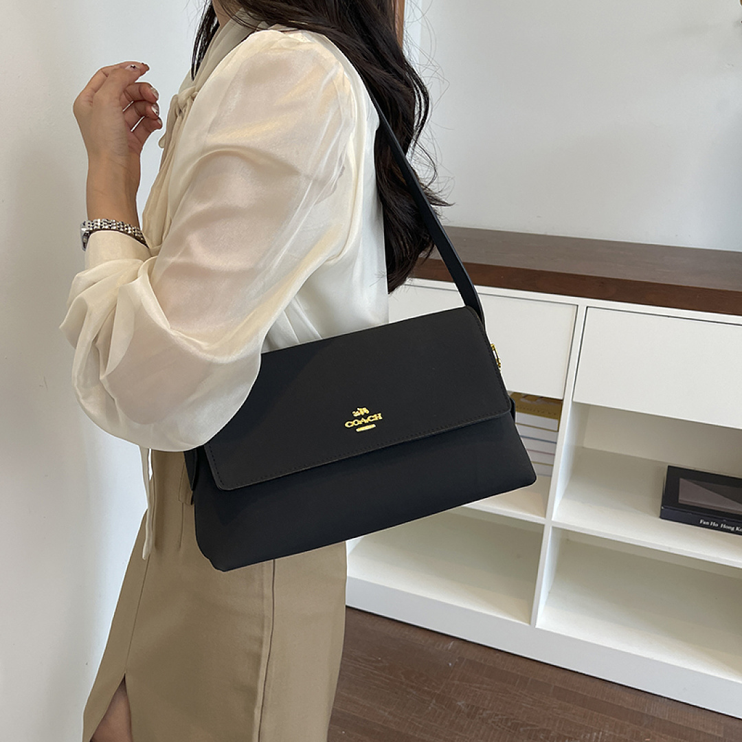 Coach Etta Small Flap Shoulder Bag · EC16638 — תמונה 29