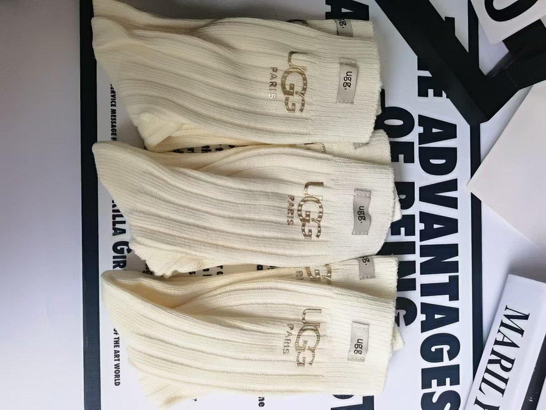 UGG Rib Knit Slouchy Crew Socks · WU32599 — תמונה 13