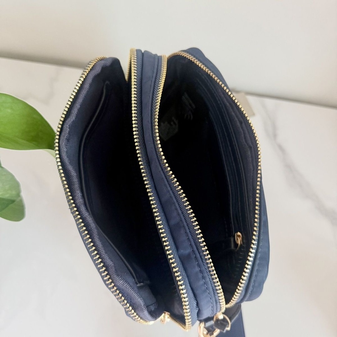 Tommy Hilfiger Popette Global Stripe Crossbody Camera · WT24587 — תמונה 2