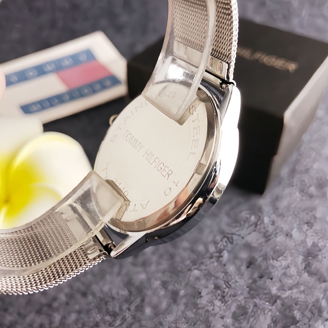 Tommy Hilfiger 32MM Monochrome Mesh Bracelet Watch · WT21400 — תמונה 8