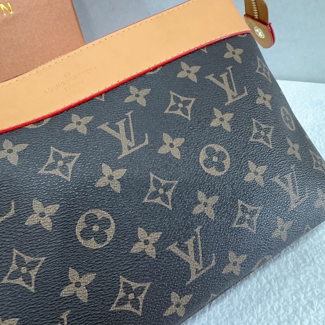 Louis Vuitton Pochette Voyage Souple · EL8860 — תמונה 7