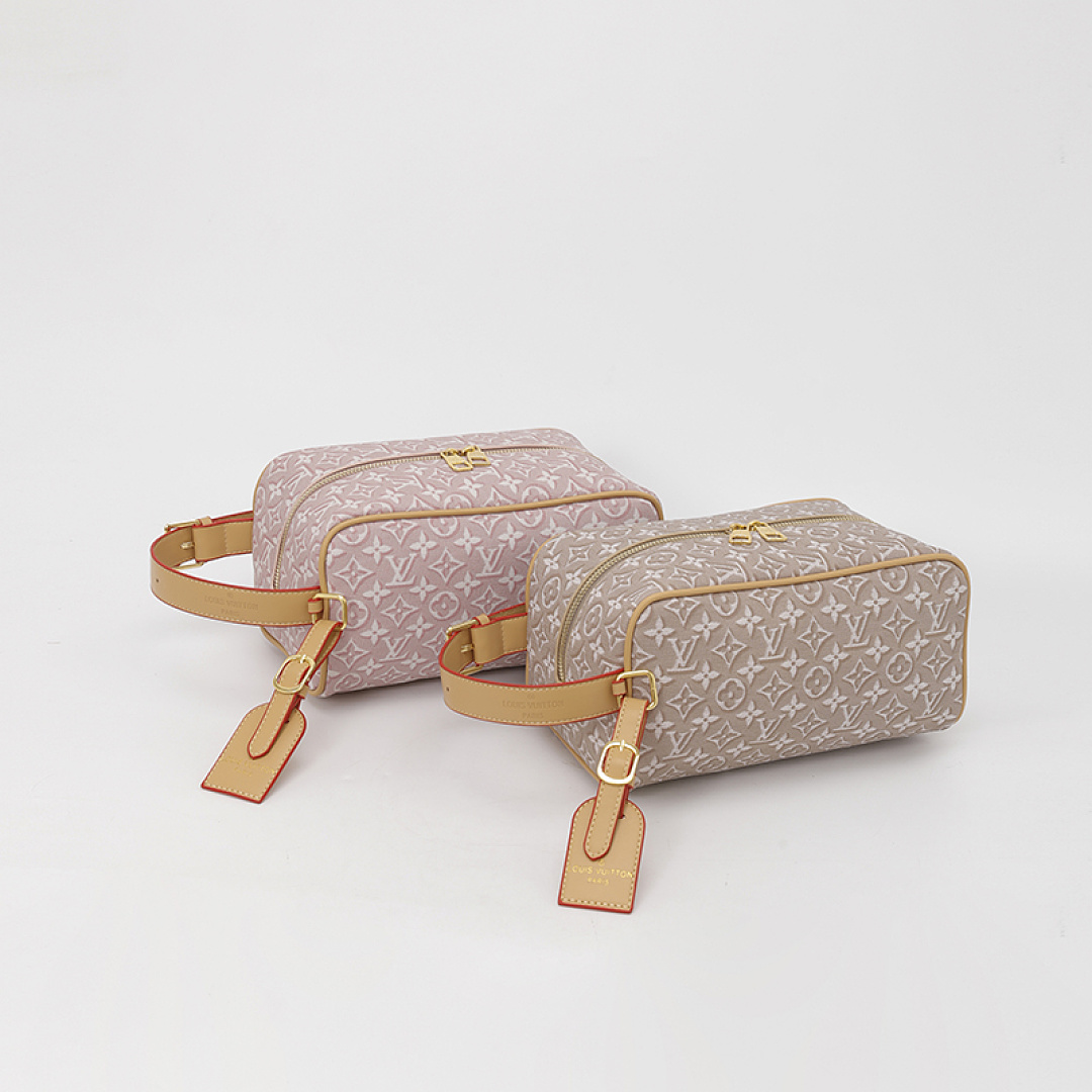 Louis Vuitton Pochette Cosmétique PM · EL6668 — תמונה 49