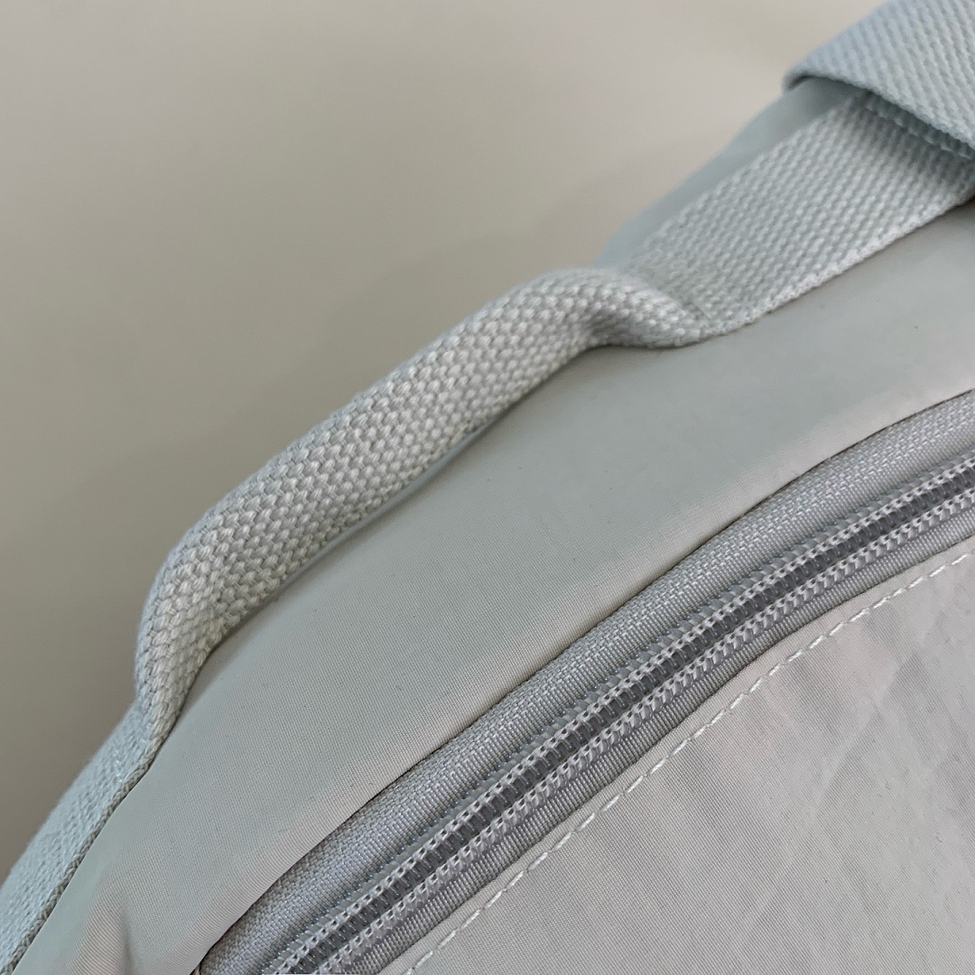 Lululemon Large Slouchy Sling Bag · WL28241 — תמונה 5
