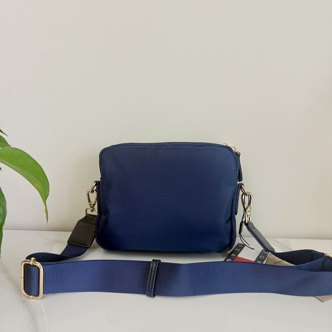 Tommy Hilfiger Popette Global Stripe Crossbody Camera · WT24587 — תמונה 5