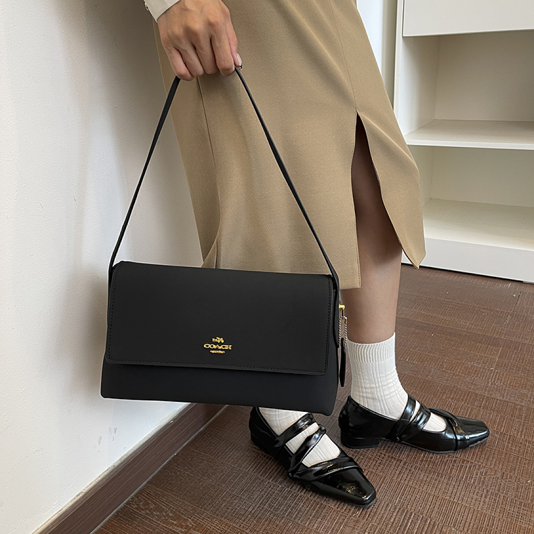 Coach Etta Small Flap Shoulder Bag · EC16638 — תמונה 25