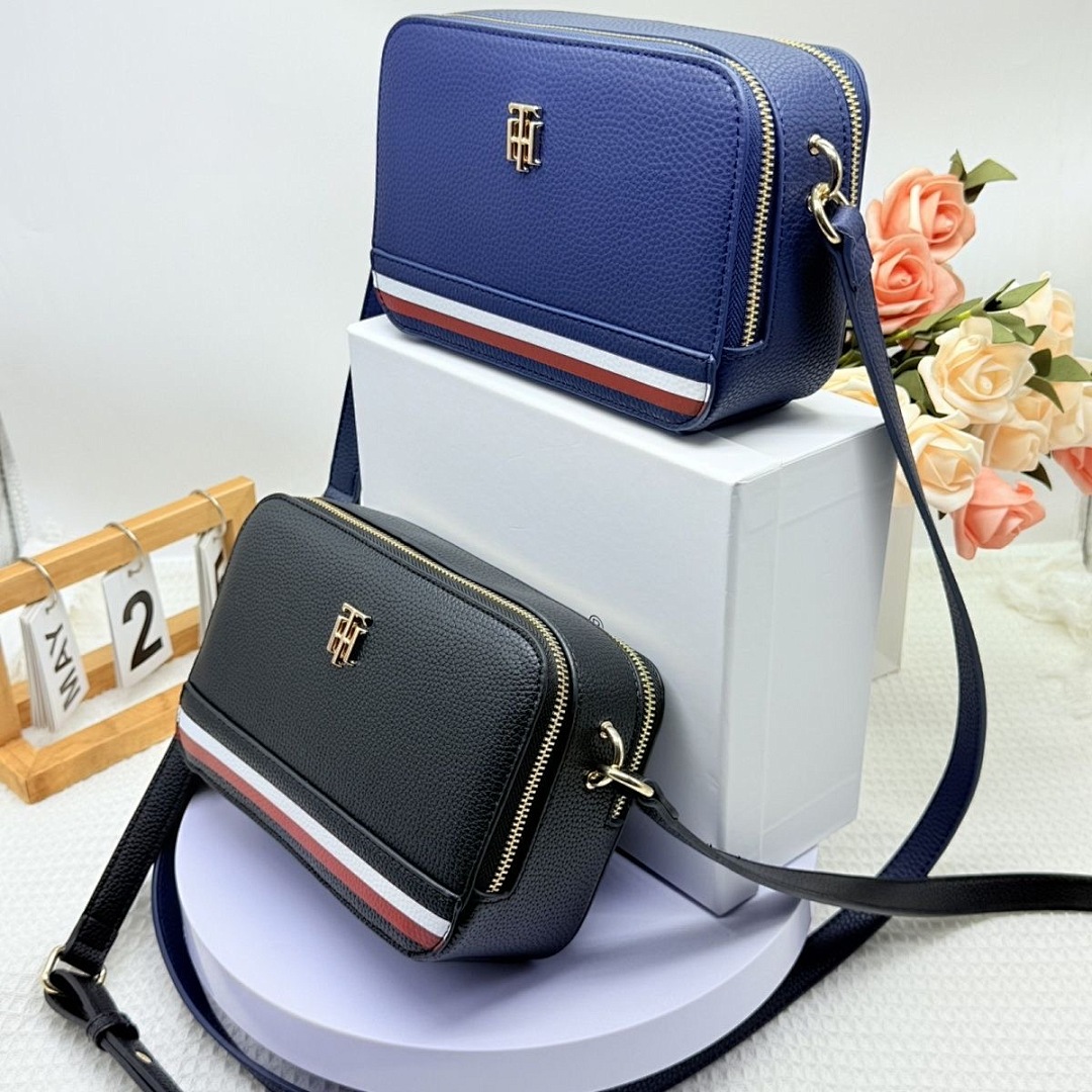 Tommy Hilfiger Signature Stripe Crossbody Bag · WT56241 — תמונה 11