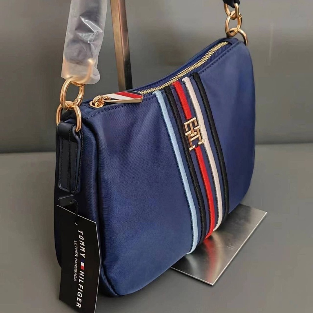 Tommy Hilfiger Signature Stripe Crossbody Bag · WT35809 — תמונה 6