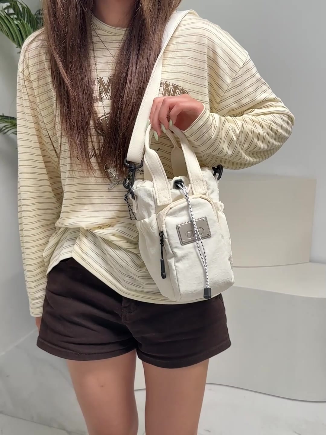 Alo Yoga Cross Body Bucket Bag · WA12931 — תמונה 7