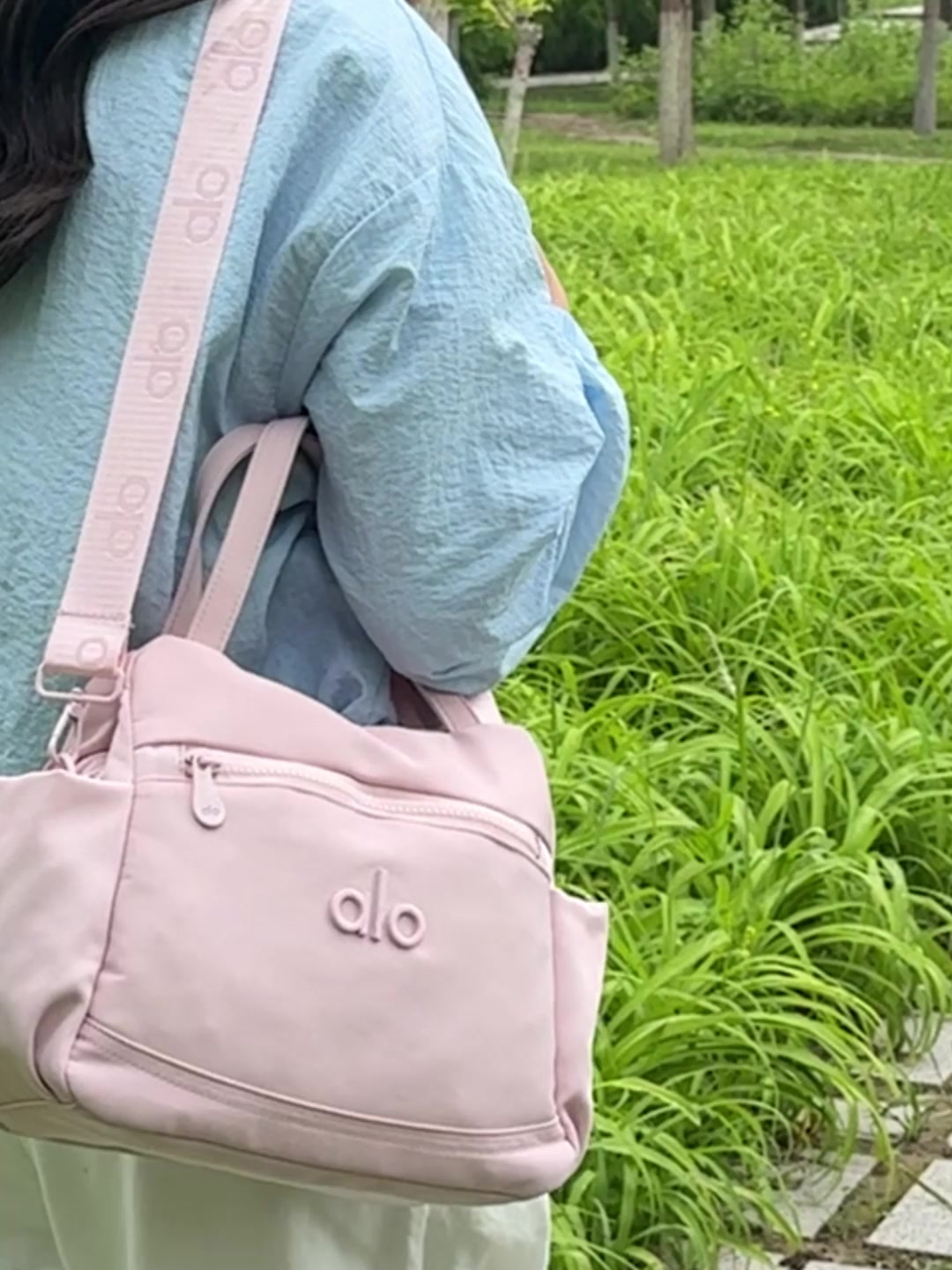 Alo Yoga Studio Utility Carryall Tote · WA10635 — תמונה 7