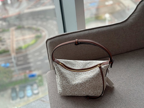 50.9$-LOEWE    9869-T