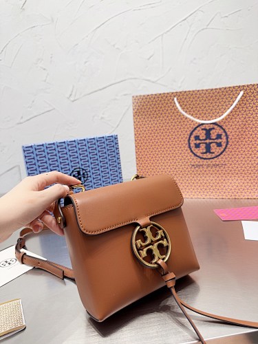 57$- Tory Burch    9831-T