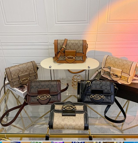 Coach  29.75$  code 448-9696-T