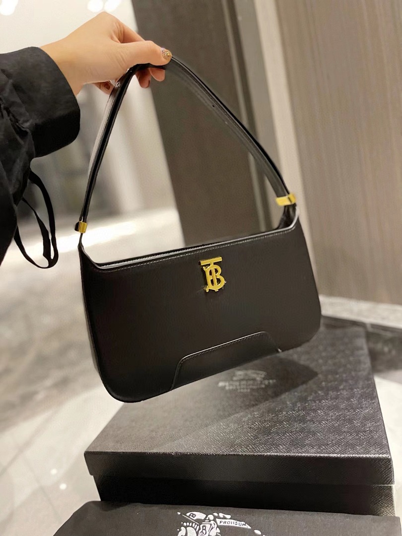 BURBERRY 73.11$ Code 472-9692-T