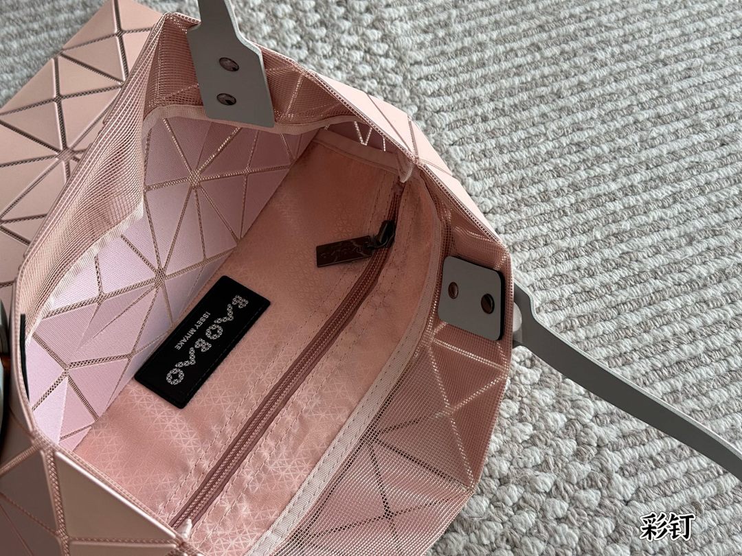 Issey Miyake Bao Bao Lucent Geometric Tote · 5229 — תמונה 19