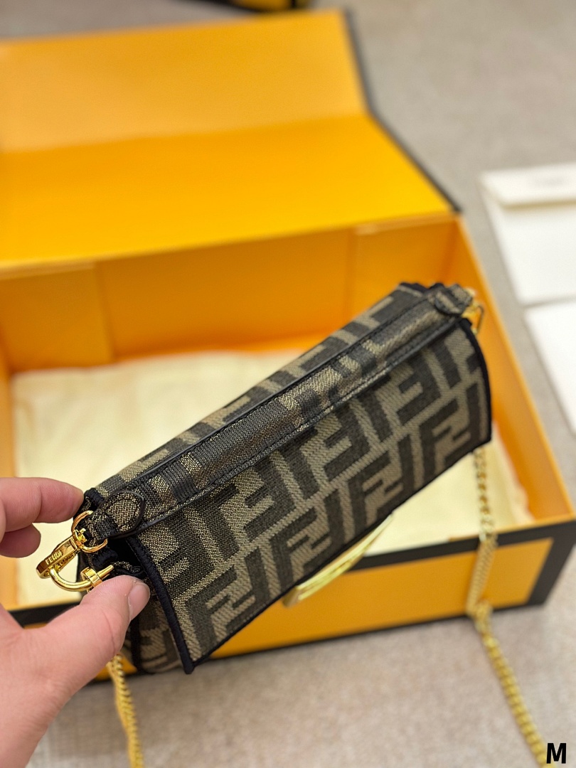 Fendi Baguette Mini · 4625 — תמונה 7