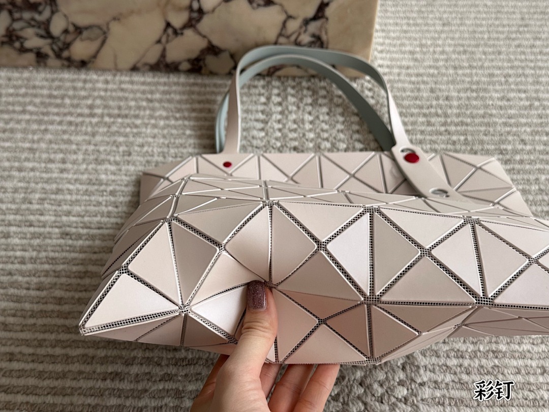 Issey Miyake Bao Bao Lucent Geometric Tote · 5229 — תמונה 13