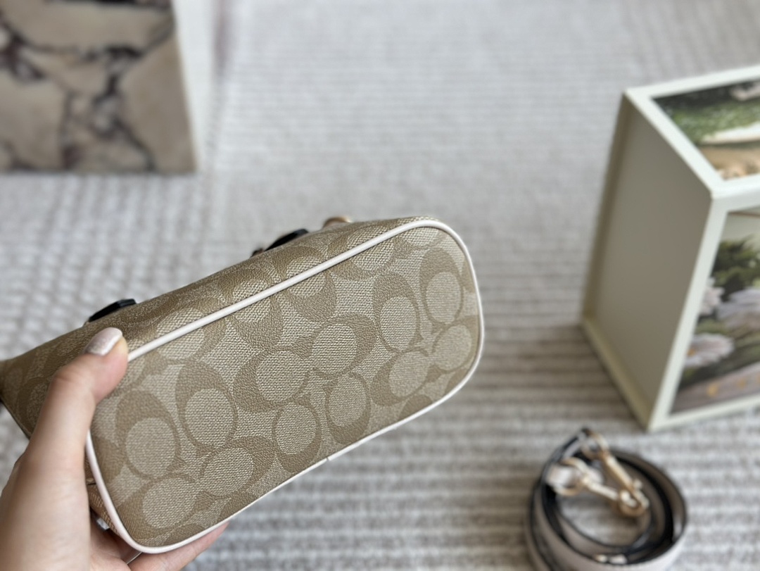 Coach Mini Gallery · 4714 — תמונה 9