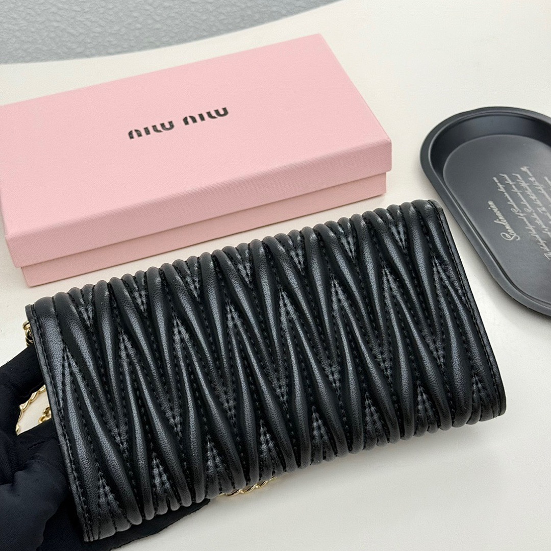 Miu Miu Small Matelassé Nappa Leather Wallet · 5546 — תמונה 9