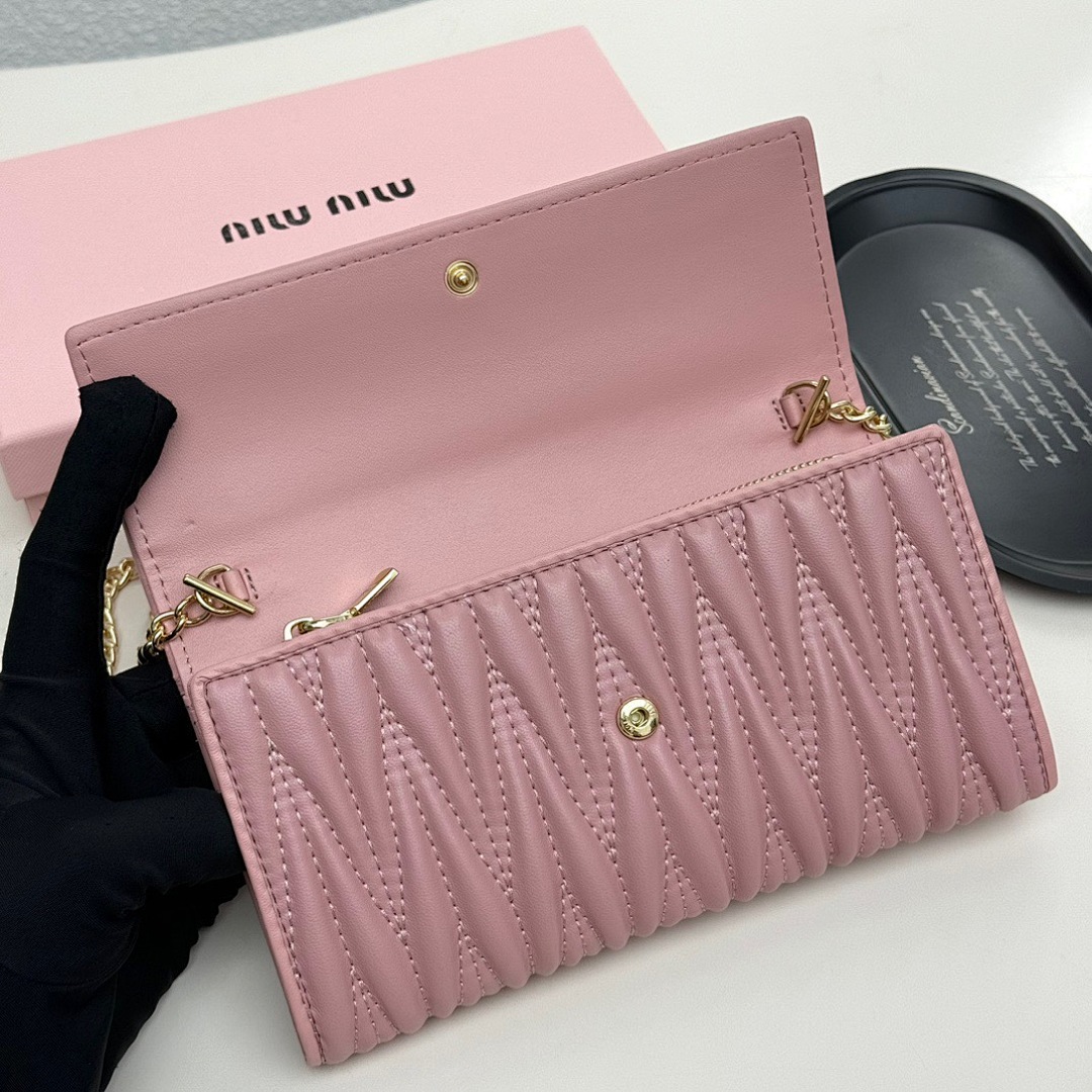 Miu Miu Small Matelassé Nappa Leather Wallet · 5546 — תמונה 22