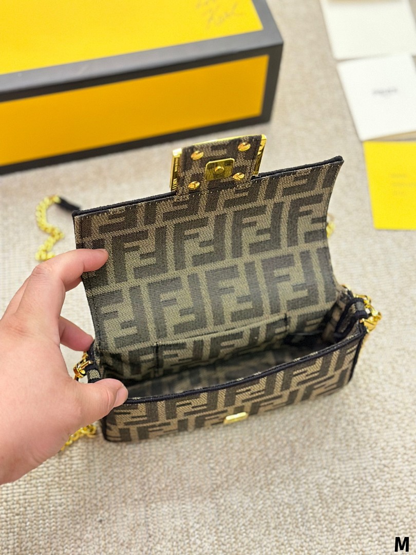 Fendi Baguette Mini · 4625 — תמונה 4