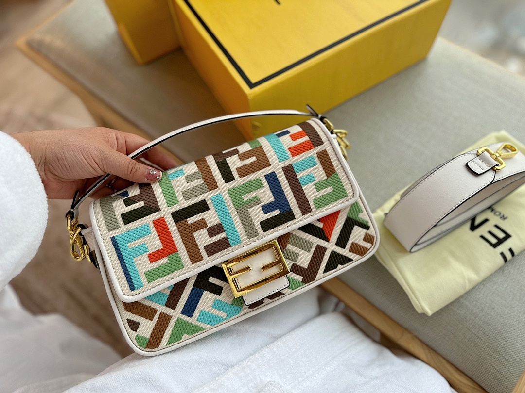 Fendi Baguette Mini · 4725 — תמונה 11